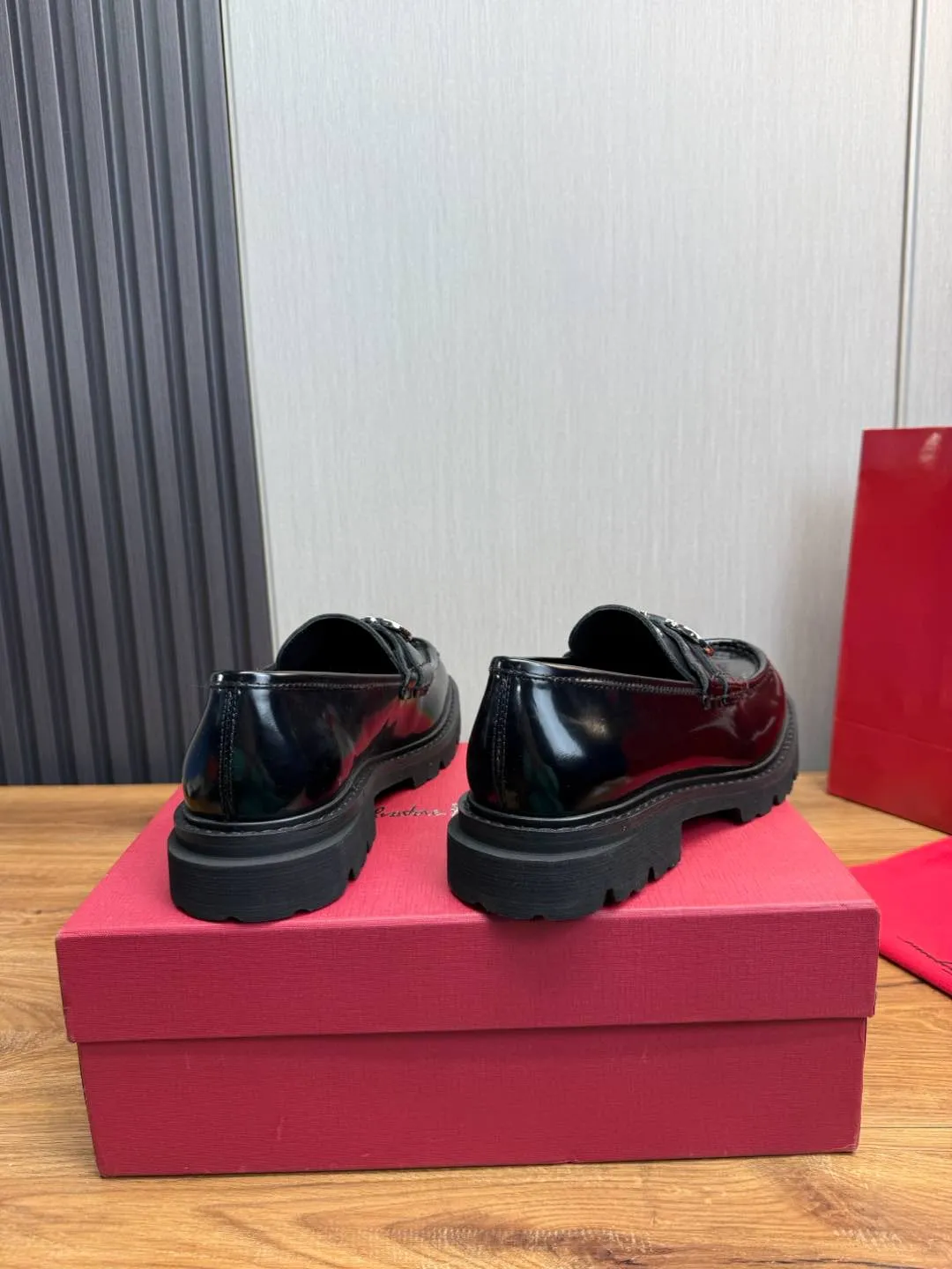 Men's shoes 💰880💰 Ferragamo. [Ferragamo] men's thick-soled loafers, the latest hot style, 1:1 original purchase quality, top quality, imported open-edge beaded cowhide leather on the upper, hand-made three-dimensional stitching highlights the round toe design, the inner foot pads are all imported cowhide, with original lightweight foam outsole, matching code 39-44, (38, 45 custom-made, non-refundable)